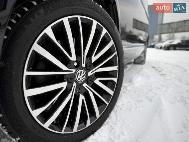 Чорний Фольксваген Мультиван, об'ємом двигуна 1.97 л та пробігом 218 тис. км за 52800 $, фото 16 на Automoto.ua