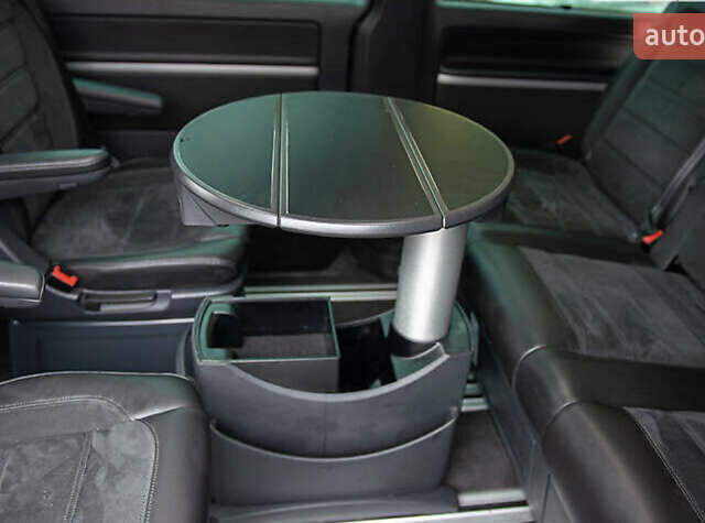 Черный Фольксваген Мультиван, объемом двигателя 2 л и пробегом 104 тыс. км за 50000 $, фото 24 на Automoto.ua