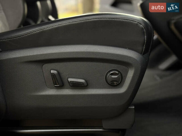 Чорний Фольксваген Мультиван, об'ємом двигуна 1.97 л та пробігом 190 тис. км за 49500 $, фото 24 на Automoto.ua