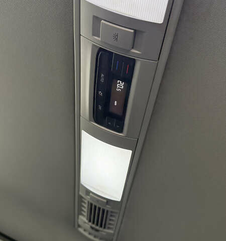 Черный Фольксваген Мультиван, объемом двигателя 1.97 л и пробегом 167 тыс. км за 57000 $, фото 20 на Automoto.ua