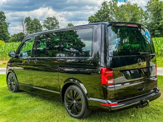 Черный Фольксваген Мультиван, объемом двигателя 2 л и пробегом 41 тыс. км за 38000 $, фото 3 на Automoto.ua