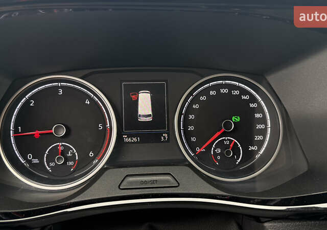 Черный Фольксваген Мультиван, объемом двигателя 1.97 л и пробегом 170 тыс. км за 56500 $, фото 42 на Automoto.ua