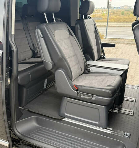 Черный Фольксваген Мультиван, объемом двигателя 1.97 л и пробегом 167 тыс. км за 57000 $, фото 16 на Automoto.ua