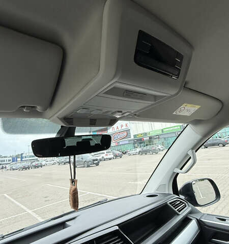 Черный Фольксваген Мультиван, объемом двигателя 1.97 л и пробегом 170 тыс. км за 56500 $, фото 44 на Automoto.ua