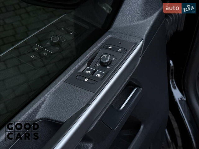 Черный Фольксваген Мультиван, объемом двигателя 1.97 л и пробегом 119 тыс. км за 55000 $, фото 22 на Automoto.ua