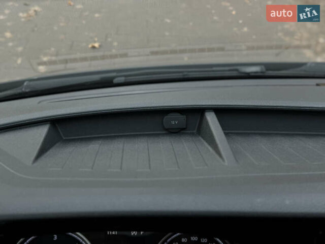 Чорний Фольксваген Мультиван, об'ємом двигуна 1.97 л та пробігом 190 тис. км за 49500 $, фото 48 на Automoto.ua