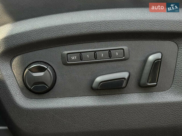 Чорний Фольксваген Мультиван, об'ємом двигуна 1.97 л та пробігом 190 тис. км за 49500 $, фото 22 на Automoto.ua