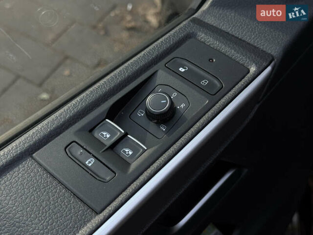 Чорний Фольксваген Мультиван, об'ємом двигуна 1.97 л та пробігом 190 тис. км за 49500 $, фото 41 на Automoto.ua