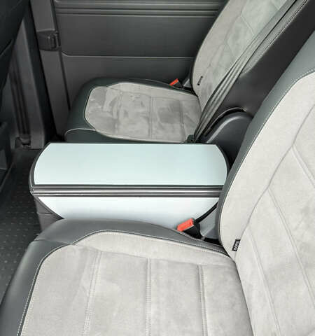 Черный Фольксваген Мультиван, объемом двигателя 1.97 л и пробегом 167 тыс. км за 57000 $, фото 19 на Automoto.ua