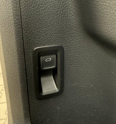 Черный Фольксваген Мультиван, объемом двигателя 1.97 л и пробегом 167 тыс. км за 57000 $, фото 35 на Automoto.ua