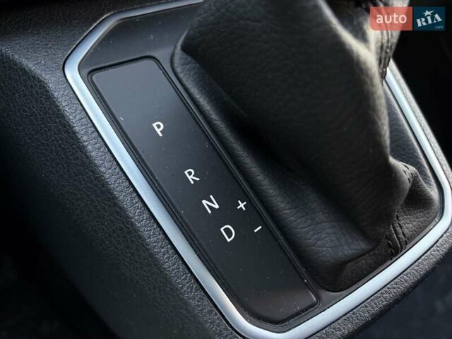 Черный Фольксваген Мультиван, объемом двигателя 2 л и пробегом 151 тыс. км за 55222 $, фото 31 на Automoto.ua