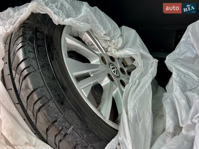 Черный Фольксваген Мультиван, объемом двигателя 1.97 л и пробегом 70 тыс. км за 74900 $, фото 30 на Automoto.ua