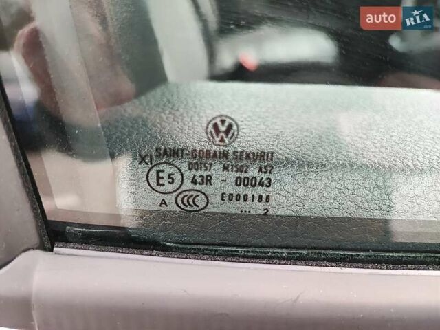 Черный Фольксваген Мультиван, объемом двигателя 2 л и пробегом 59 тыс. км за 73500 $, фото 54 на Automoto.ua