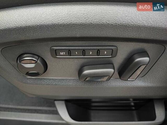 Черный Фольксваген Мультиван, объемом двигателя 2 л и пробегом 59 тыс. км за 73500 $, фото 11 на Automoto.ua