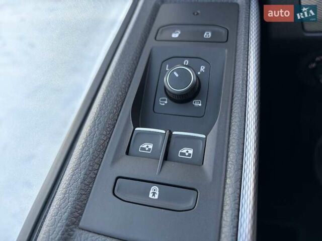 Черный Фольксваген Мультиван, объемом двигателя 2 л и пробегом 151 тыс. км за 55200 $, фото 14 на Automoto.ua