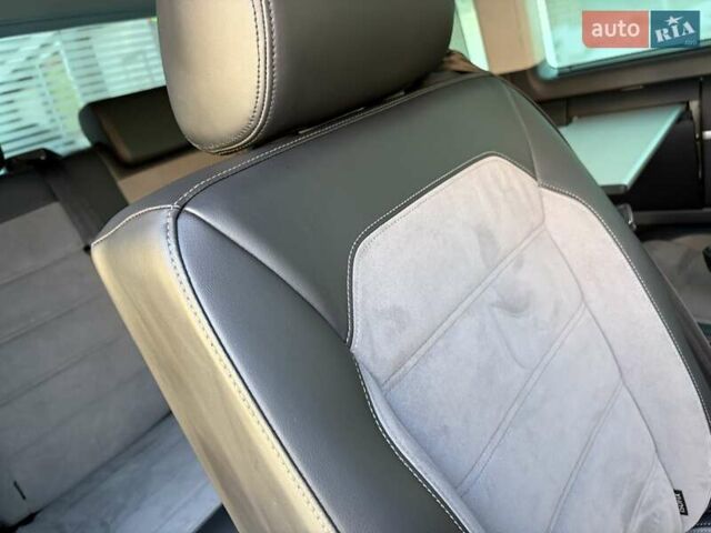 Черный Фольксваген Мультиван, объемом двигателя 2 л и пробегом 151 тыс. км за 55200 $, фото 21 на Automoto.ua