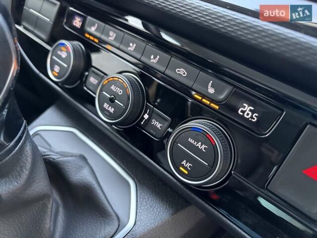 Черный Фольксваген Мультиван, объемом двигателя 2 л и пробегом 151 тыс. км за 55200 $, фото 19 на Automoto.ua