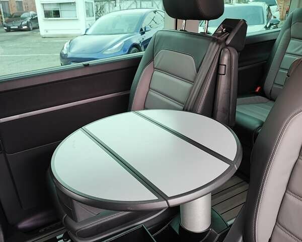 Черный Фольксваген Мультиван, объемом двигателя 2 л и пробегом 59 тыс. км за 73500 $, фото 51 на Automoto.ua