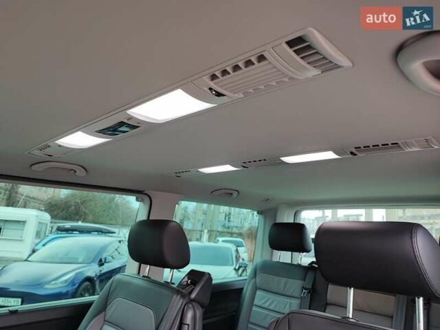 Черный Фольксваген Мультиван, объемом двигателя 2 л и пробегом 59 тыс. км за 73500 $, фото 52 на Automoto.ua