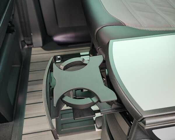 Черный Фольксваген Мультиван, объемом двигателя 2 л и пробегом 59 тыс. км за 73500 $, фото 53 на Automoto.ua