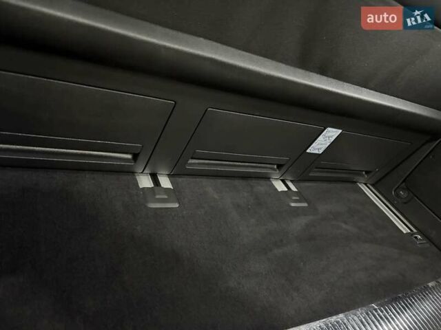 Черный Фольксваген Мультиван, объемом двигателя 2 л и пробегом 151 тыс. км за 59200 $, фото 3 на Automoto.ua