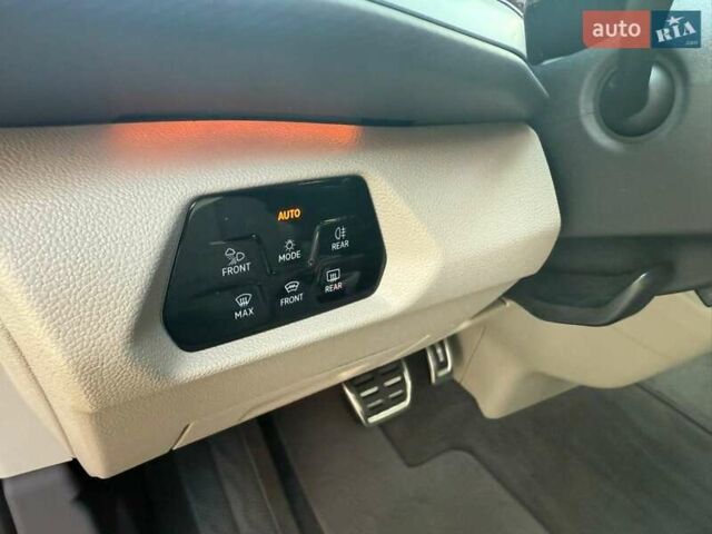 Черный Фольксваген Мультиван, объемом двигателя 1.97 л и пробегом 48 тыс. км за 69900 $, фото 39 на Automoto.ua