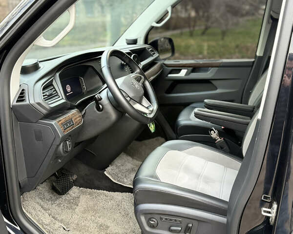 Черный Фольксваген Мультиван, объемом двигателя 1.97 л и пробегом 43 тыс. км за 85000 $, фото 3 на Automoto.ua