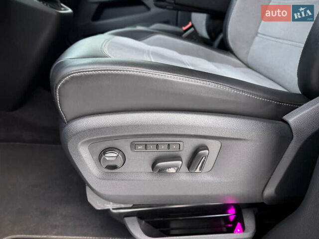 Чорний Фольксваген Мультиван, об'ємом двигуна 1.97 л та пробігом 33 тис. км за 89900 $, фото 50 на Automoto.ua