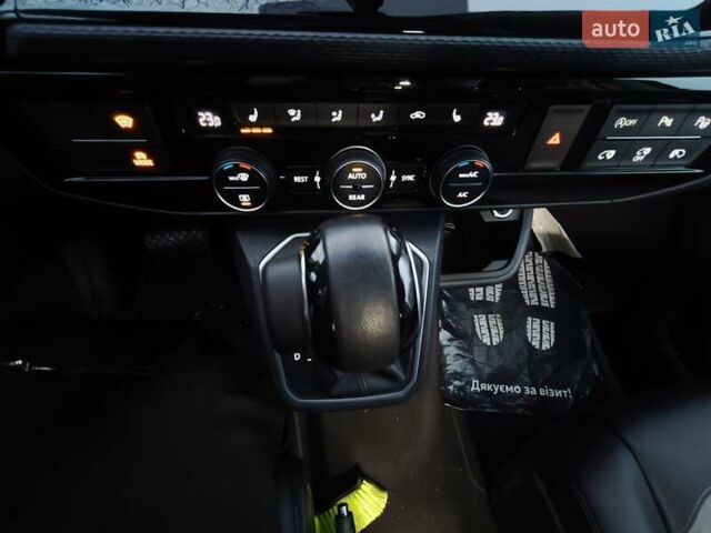 Черный Фольксваген Мультиван, объемом двигателя 1.97 л и пробегом 28 тыс. км за 90000 $, фото 4 на Automoto.ua