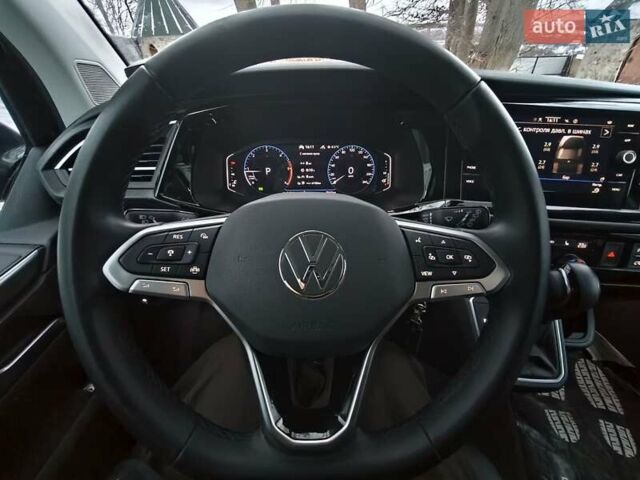 Черный Фольксваген Мультиван, объемом двигателя 1.97 л и пробегом 28 тыс. км за 90000 $, фото 3 на Automoto.ua