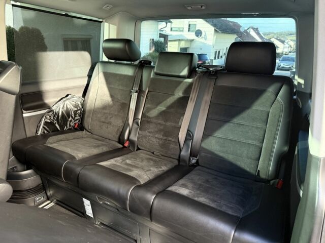 Чорний Фольксваген Мультиван, об'ємом двигуна 2 л та пробігом 175 тис. км за 43229 $, фото 8 на Automoto.ua