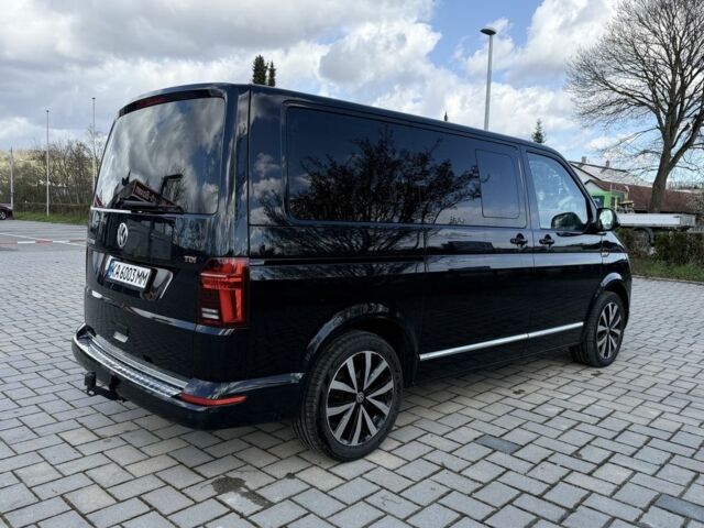 Чорний Фольксваген Мультиван, об'ємом двигуна 2 л та пробігом 175 тис. км за 43229 $, фото 4 на Automoto.ua