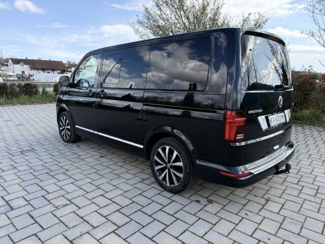 Чорний Фольксваген Мультиван, об'ємом двигуна 2 л та пробігом 175 тис. км за 43229 $, фото 3 на Automoto.ua