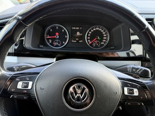 Чорний Фольксваген Мультиван, об'ємом двигуна 2 л та пробігом 175 тис. км за 43229 $, фото 16 на Automoto.ua