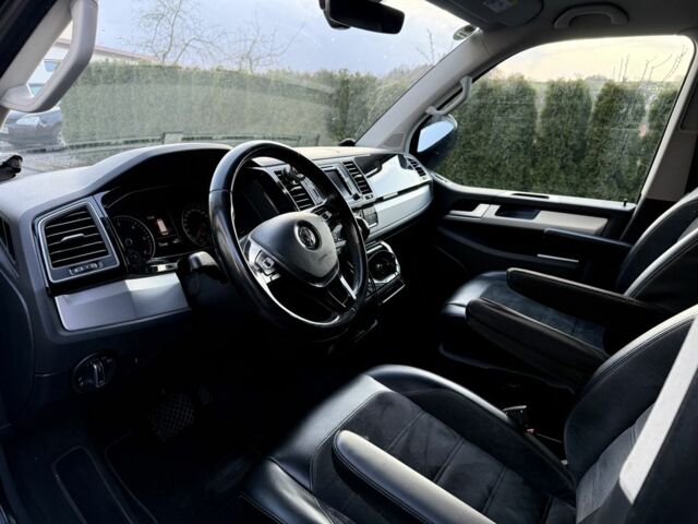 Чорний Фольксваген Мультиван, об'ємом двигуна 2 л та пробігом 175 тис. км за 43229 $, фото 22 на Automoto.ua