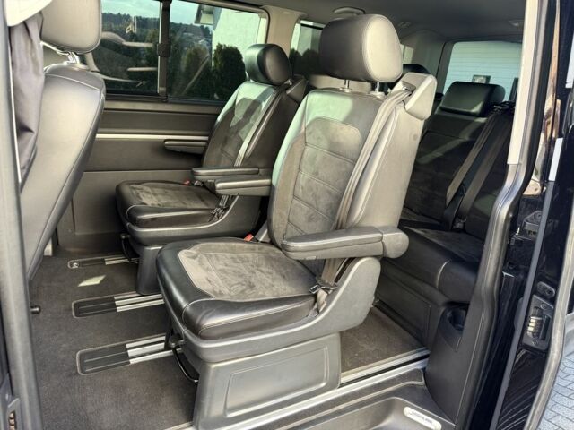 Чорний Фольксваген Мультиван, об'ємом двигуна 2 л та пробігом 175 тис. км за 43229 $, фото 9 на Automoto.ua