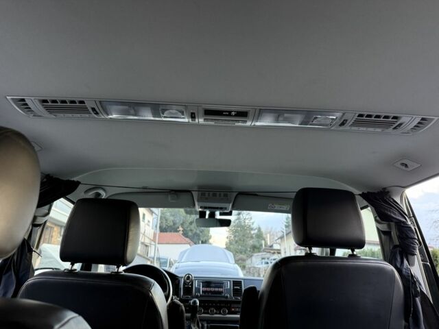 Чорний Фольксваген Мультиван, об'ємом двигуна 2 л та пробігом 175 тис. км за 43229 $, фото 18 на Automoto.ua