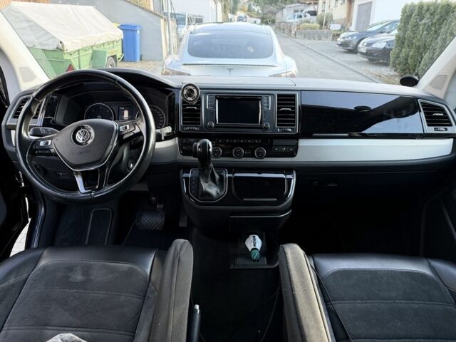 Чорний Фольксваген Мультиван, об'ємом двигуна 2 л та пробігом 175 тис. км за 43229 $, фото 11 на Automoto.ua