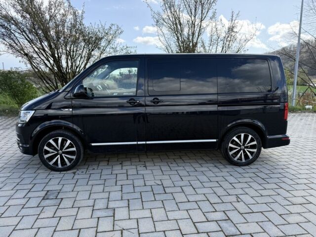 Чорний Фольксваген Мультиван, об'ємом двигуна 2 л та пробігом 175 тис. км за 43229 $, фото 2 на Automoto.ua