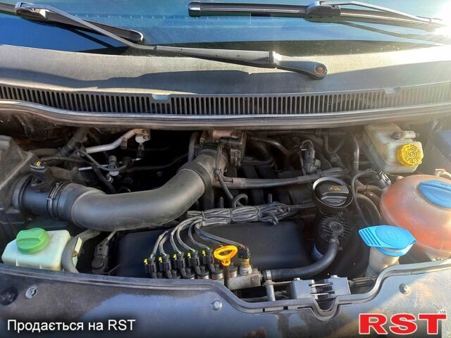 Черный Фольксваген Мультиван, объемом двигателя 3.2 л и пробегом 280 тыс. км за 15000 $, фото 11 на Automoto.ua