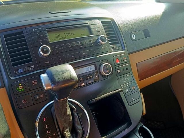 Черный Фольксваген Мультиван, объемом двигателя 3.2 л и пробегом 280 тыс. км за 15000 $, фото 10 на Automoto.ua