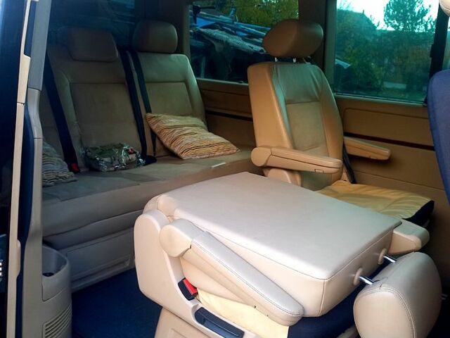 Черный Фольксваген Мультиван, объемом двигателя 3.2 л и пробегом 280 тыс. км за 15000 $, фото 4 на Automoto.ua