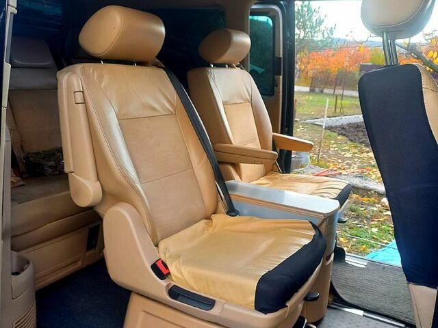 Черный Фольксваген Мультиван, объемом двигателя 3.2 л и пробегом 280 тыс. км за 15000 $, фото 3 на Automoto.ua