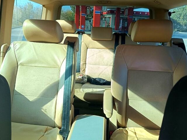 Черный Фольксваген Мультиван, объемом двигателя 3.2 л и пробегом 280 тыс. км за 14000 $, фото 9 на Automoto.ua