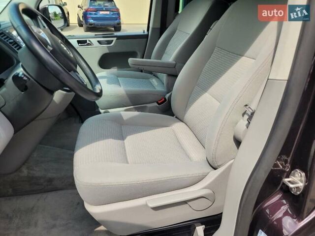 Фіолетовий Фольксваген Мультиван, об'ємом двигуна 1.98 л та пробігом 252 тис. км за 24900 $, фото 9 на Automoto.ua