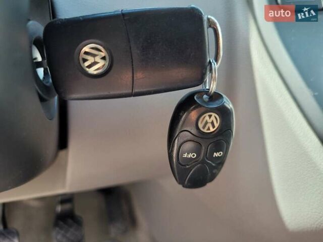 Фіолетовий Фольксваген Мультиван, об'ємом двигуна 1.98 л та пробігом 252 тис. км за 24900 $, фото 23 на Automoto.ua