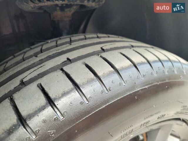 Фіолетовий Фольксваген Мультиван, об'ємом двигуна 1.98 л та пробігом 252 тис. км за 24900 $, фото 17 на Automoto.ua