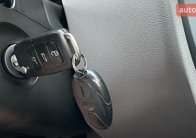 Фіолетовий Фольксваген Мультиван, об'ємом двигуна 2 л та пробігом 252 тис. км за 23900 $, фото 58 на Automoto.ua