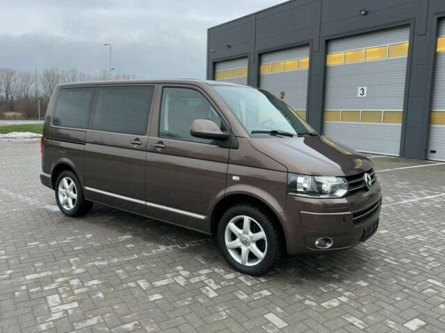 Коричневый Фольксваген Мультиван, объемом двигателя 2 л и пробегом 245 тыс. км за 8300 $, фото 1 на Automoto.ua