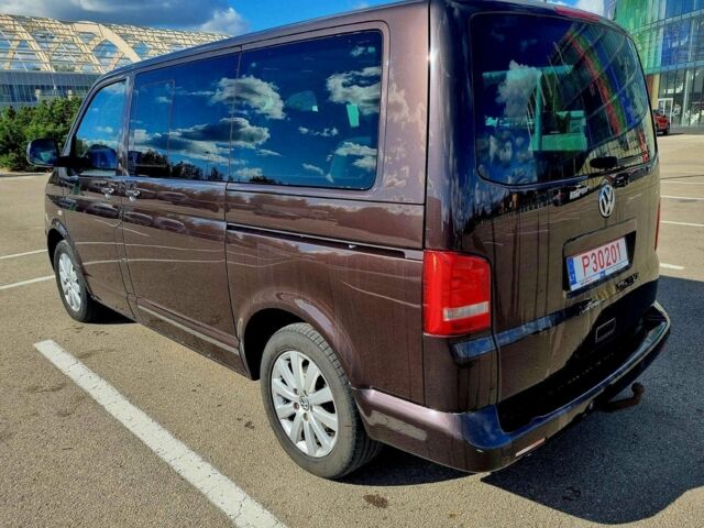 Коричневий Фольксваген Мультиван, об'ємом двигуна 2 л та пробігом 300 тис. км за 8300 $, фото 5 на Automoto.ua